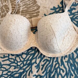 Victoria’s Secret lacy cream colored bra. Like new condition. 38C